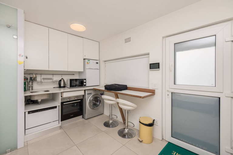 Private kitchen 4, Bright and Adorable Studio in Vredehoek, City of Cape Town