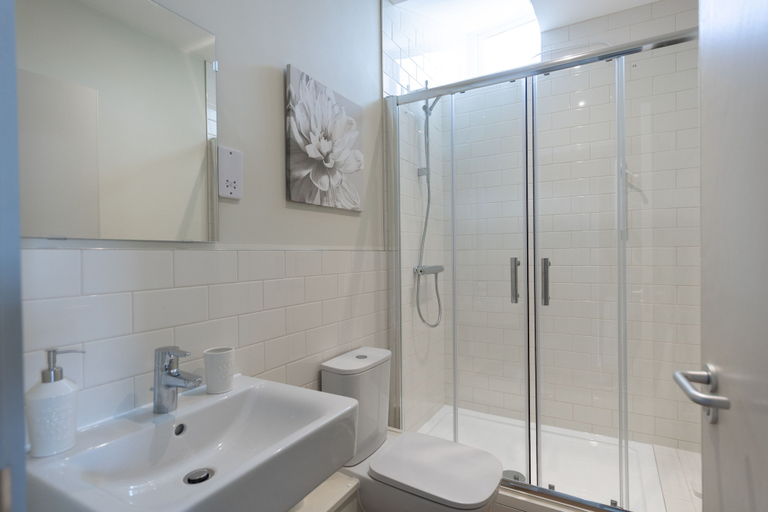 Bathroom, Apartment 6 Isabella House Hereford, Herefordshire