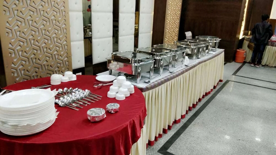 Food & Drinks 5, Madhav Muskan Residency, Mathura