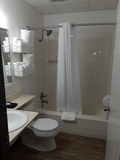 Bathroom 4, American Inn, Jones