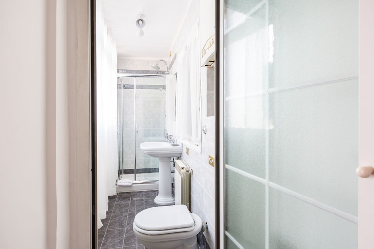 Bathroom 3, A World Apart - Trevi Apartments, Roma