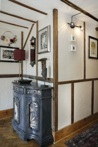 Others 5, Woodleys Farmhouse, Milton Keynes