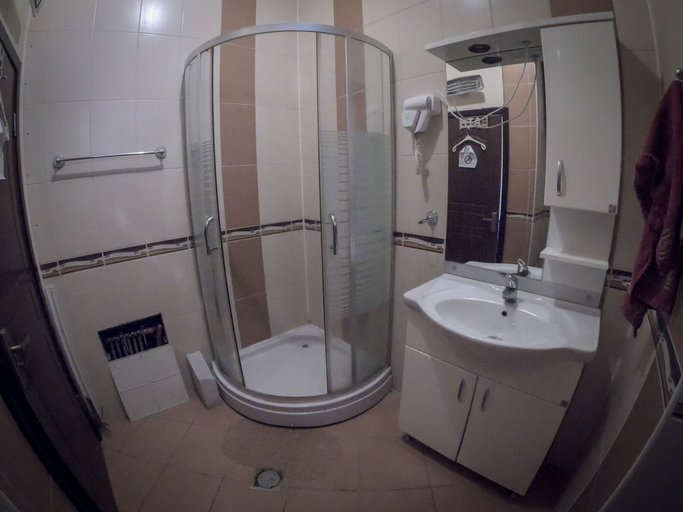 Bathroom 3, Prishtina Center Hostel, Priština