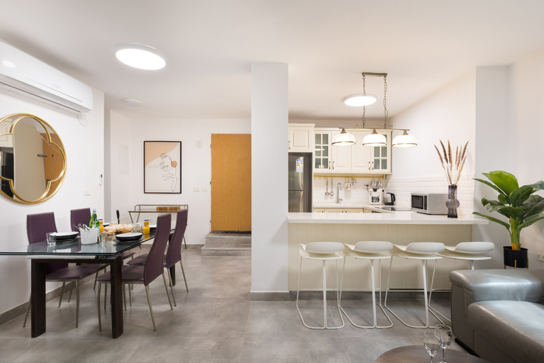 Others 4, Modern and Stylish 2BR Apartment