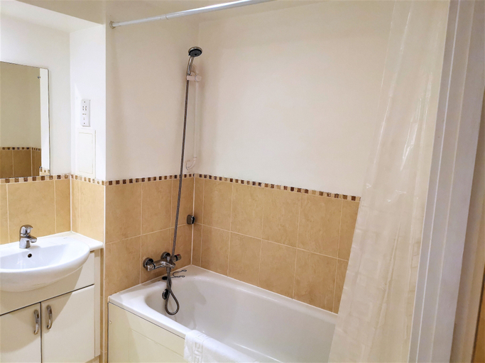 Bathroom 3, BookedUK - Home from Home Apartment, Hertfordshire