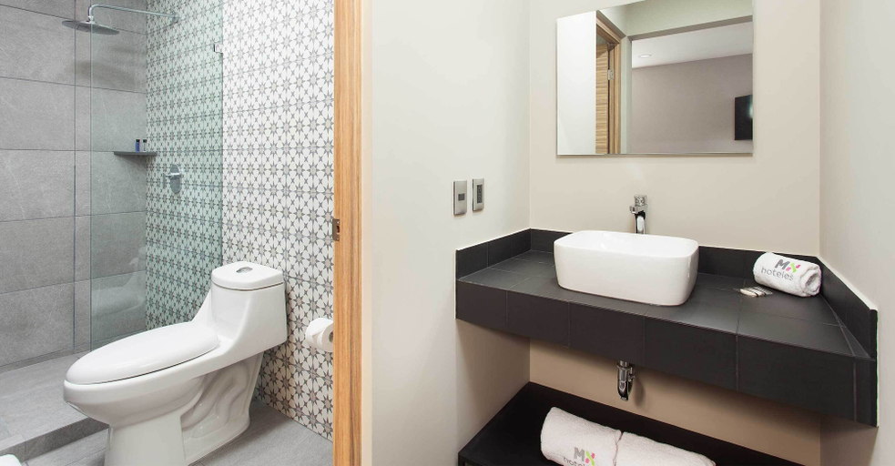 Bathroom 5, Hotel MX zocalo CDMX, Trademark Collection by Wyndham, Mexico City