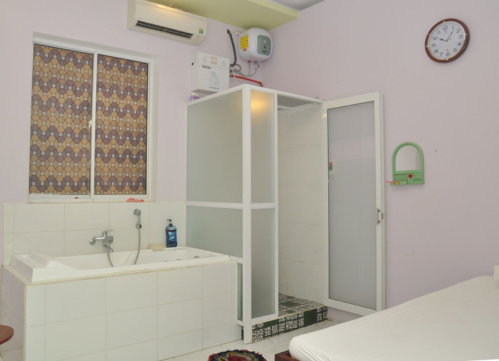 Bathroom 3, A Dong Hotel, Da Nang