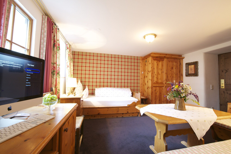 Bedroom 2, Schlosshotel Bergschlössl, Landeck