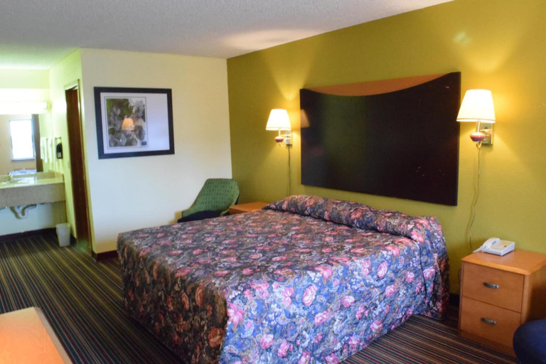 Bedroom 3, Executive Inn Odessa, Ector