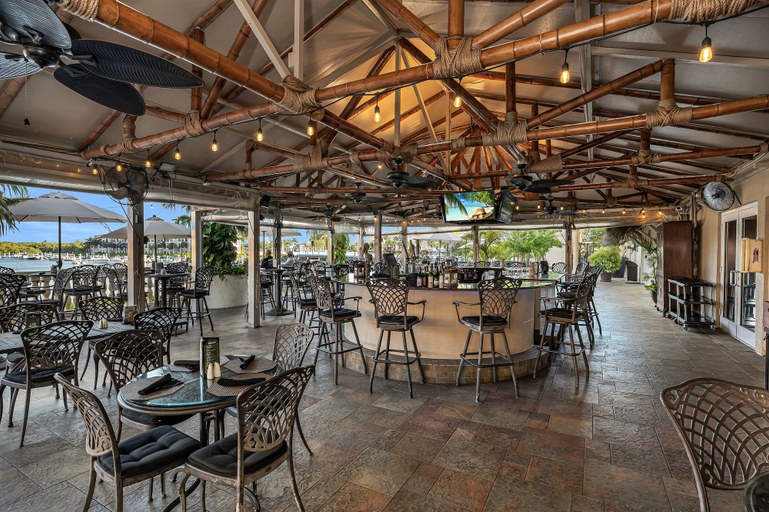 Food & Drinks 4, Bayfront Inn Fifth Avenue, Collier