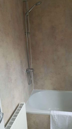 Bathroom 2, Gateshead's Amethyst 3 Bedroom Apt, Sleeps 6 Guest, Gateshead