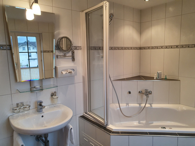 Bathroom 5, Hotel Seehof Superior, Sarganserland