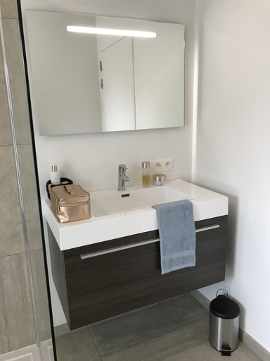 Bathroom 3, In De Duinen, West-Vlaanderen