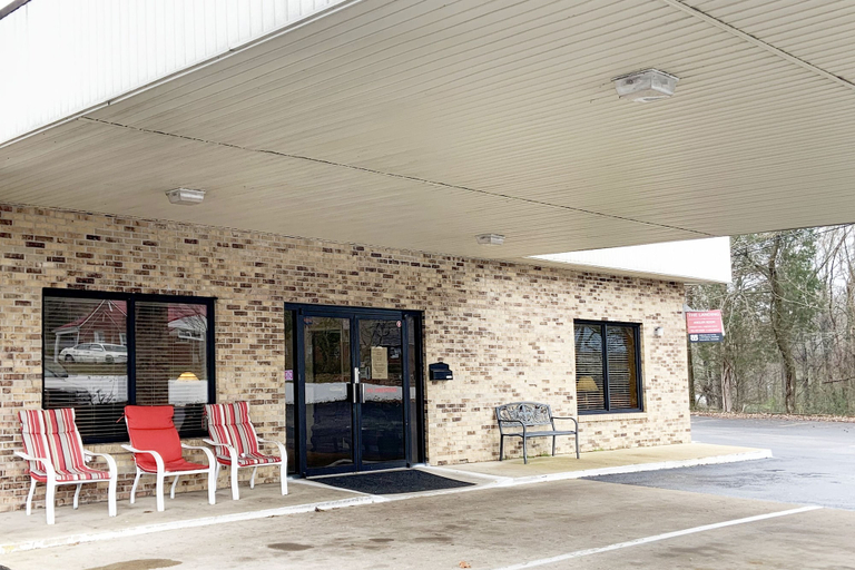 Exterior & Views 2, Paris Inn and Suites, Henry