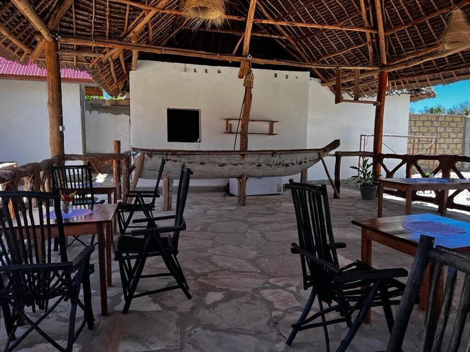 Food & Drinks 4, Balungi Bungalow & Restaurant, Kaskazini 'A'