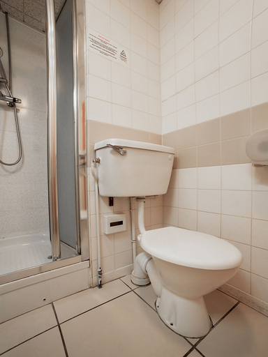 Bathroom 3, Cardiff Sandringham Hotel, Cardiff