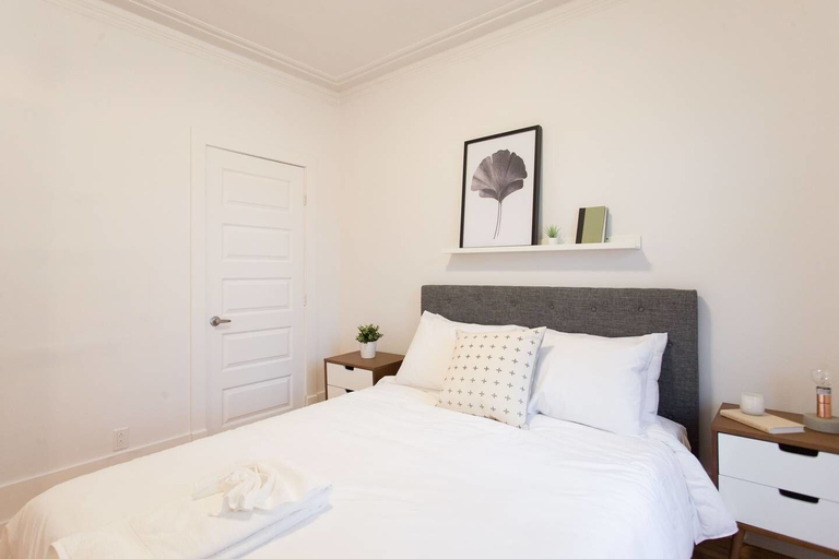 Bedroom 3, Charming Montreal 3 bdr Apartment Next to Subway, Montréal