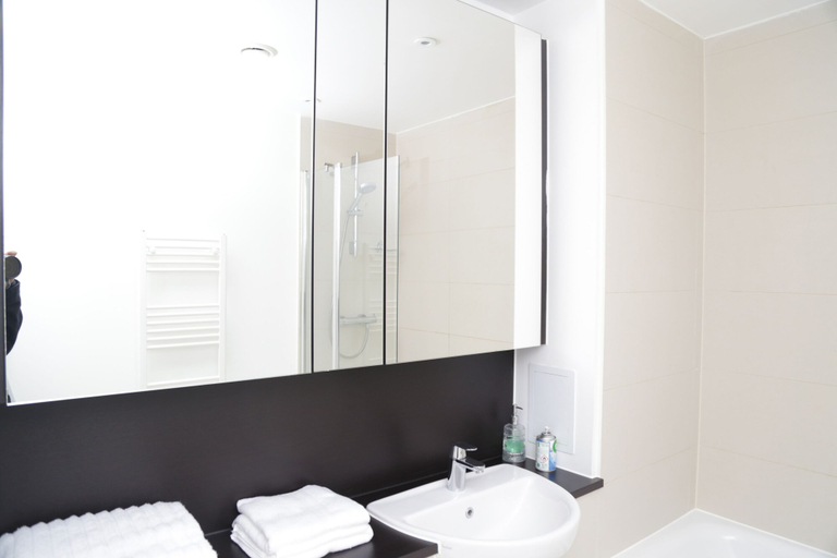 Bathroom 3, Pontoon Dock Apartment, London