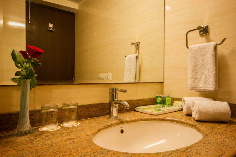 Bathroom 4, Hotel Classic Diplomat, Delhi