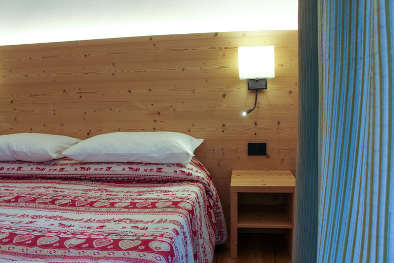 Bedroom 3, Edelweiss Alpine Nature Hotel, Trento