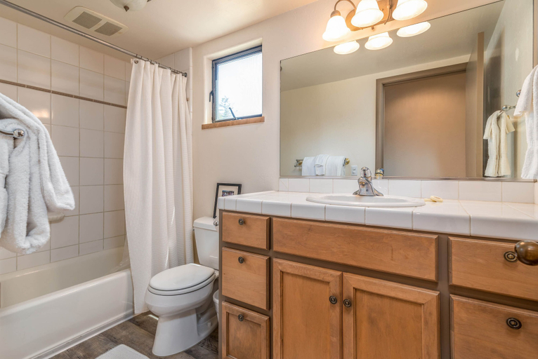 Bathroom 4, Pacific Point, Sonoma