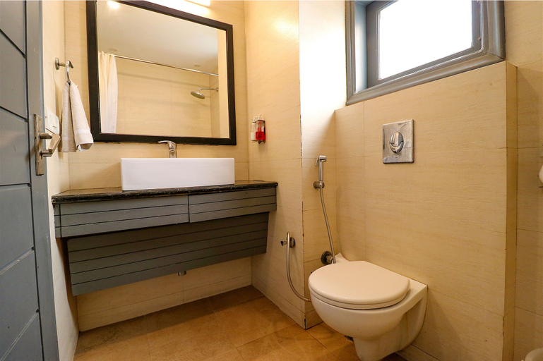 Bathroom 4, Fabhotel Majestic Jpm I, Delhi