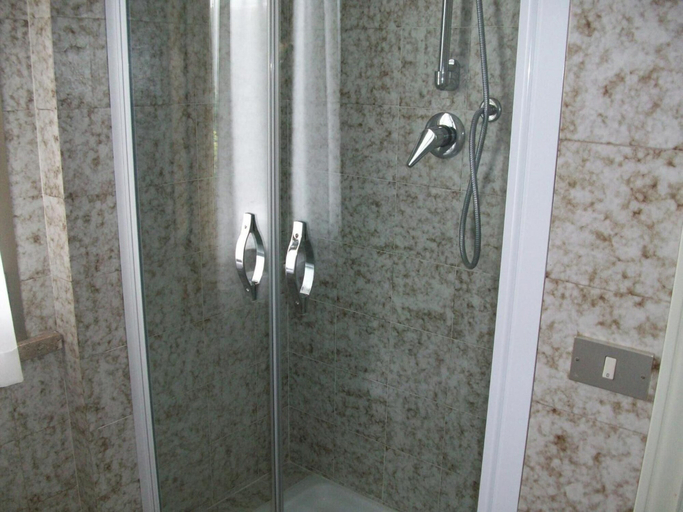 Bathroom 4, Hotel Santorotto, Siena