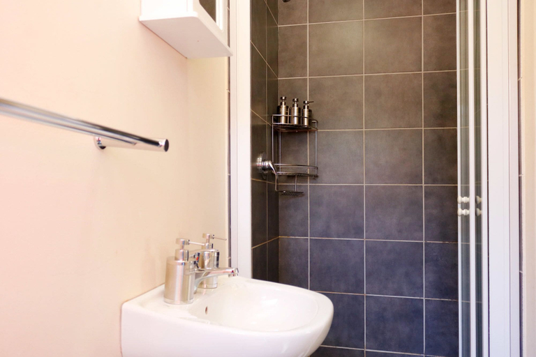 Bathroom 4, A Little Guesthouse, Mangaung