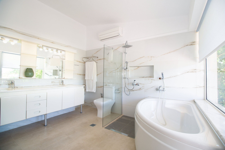 Bathroom 4, Paradise Lux Villa Porto Cheli, Peloponnese