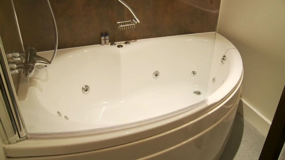 Bathroom 4, The Abbey Lodge Hotel, Bradford