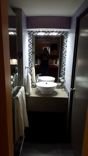 Bathroom 5, Motel Las Dunas, Mexicali