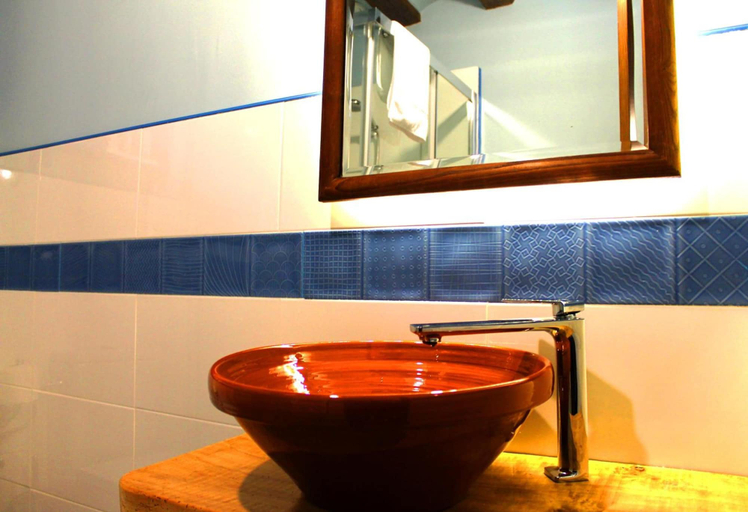Bathroom 4, Pensión Posada Ignatius, La Rioja