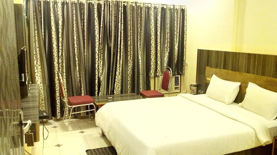 Bedroom 2, Hotel Royal Park, Pune