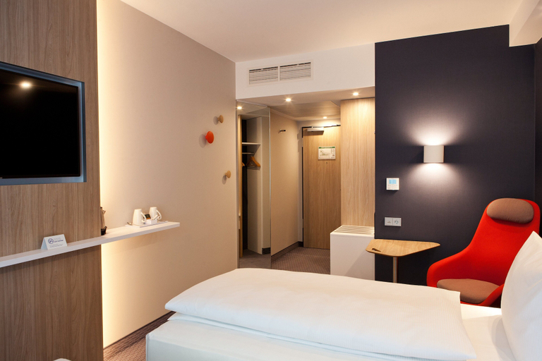 Bedroom 5, Holiday Inn Express OFFENBURG, Ortenaukreis