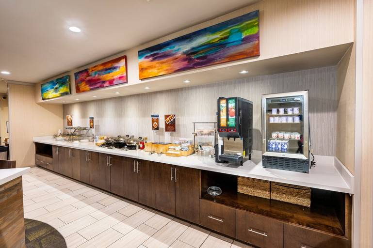 Food & Drinks 4, Fairfield Inn & Suites by Marriott St. Louis Chesterfield, Saint Louis