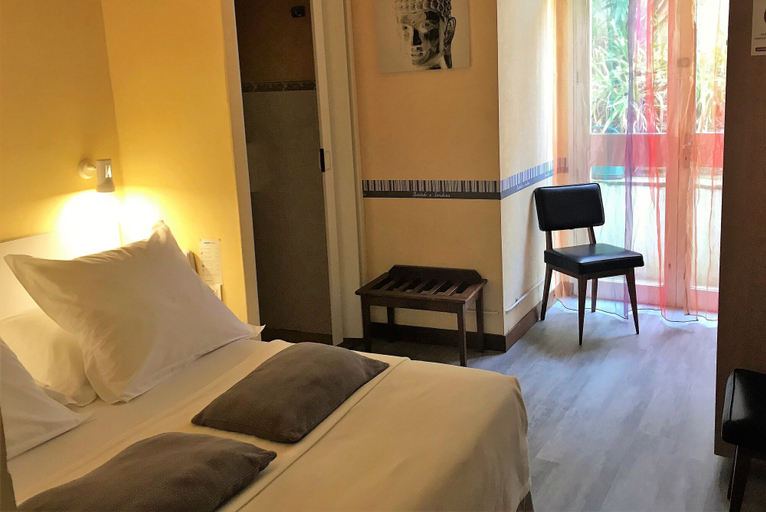 Bedroom 4, Hôtel du Commerce, Vendée