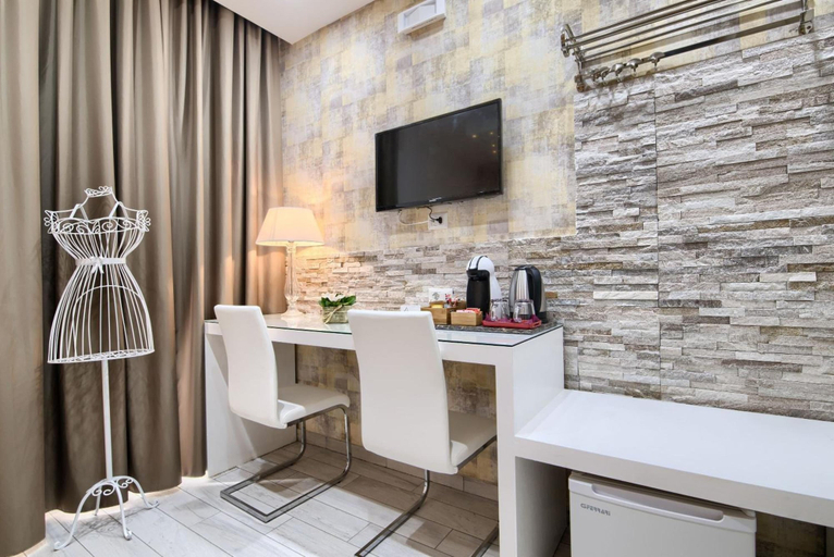 Others 5, Relais Vatican Secret, Rome