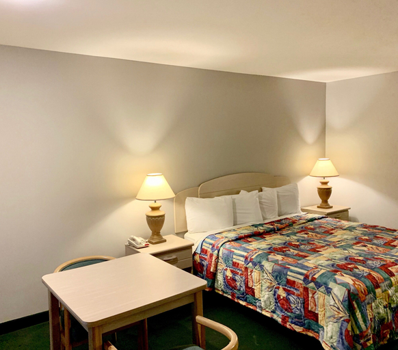 Bedroom 3, Key West Inn - Childersburg, Talladega