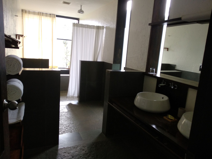 Bathroom 4, Rainforest Boutique Resort, Ernakulam