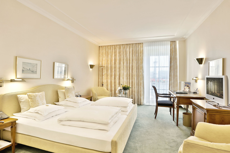 Bedroom 5, Hotel Bayerischer Hof, Lindau (Bodensee)