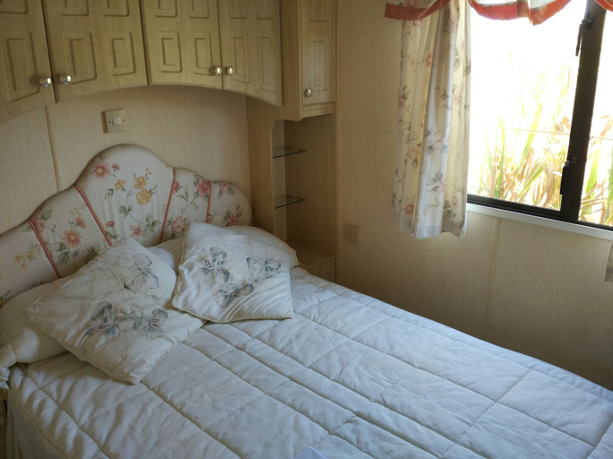 Bedroom 2, Camping Iznate, Málaga