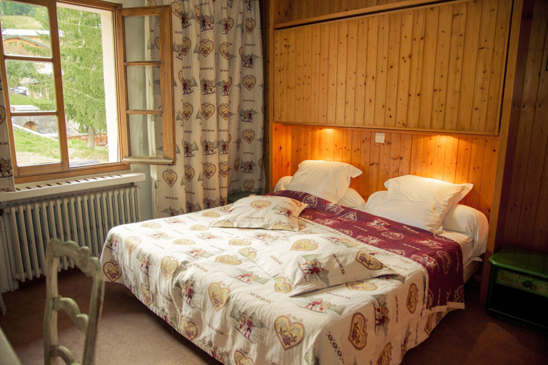 Bedroom 4, Hôtel Restaurant La Croix Jean Claude, Savoie