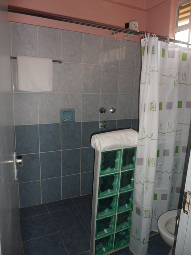 Bathroom 5, Kuniville Guest House, Nyeri Town