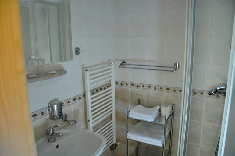 Bathroom 4, Hotel Villa Siesta, Poprad