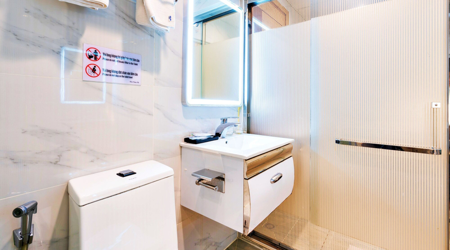 Bathroom 3, S79 Son Mi Hotel, Ho Chi Minh City