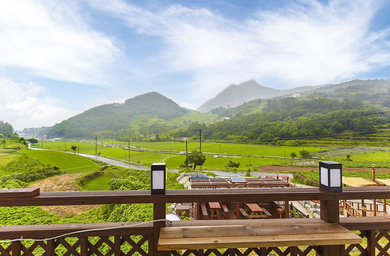 Others 5, Wuyeon and Inyeon Pension, Namhae