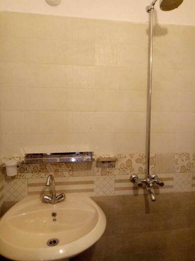 Bathroom 5, Pearl Cottage Guest House, Karachi
