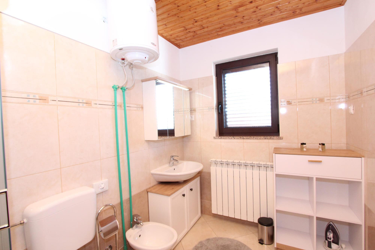 Bathroom 3, Apartment Dado, Kanfanar