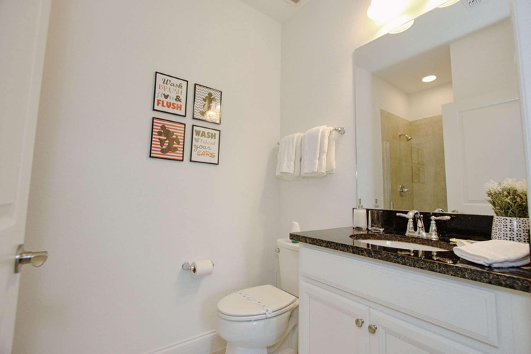 Bathroom 4, Festival by PRP, Polk