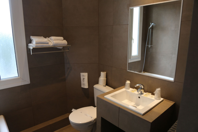 Bathroom 3, Hôtel Des Arènes, Paris